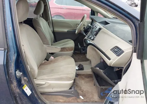 2011 Toyota Sienna z USA, uszkodzony, nr VIN 5TDKA3DC5BS006730